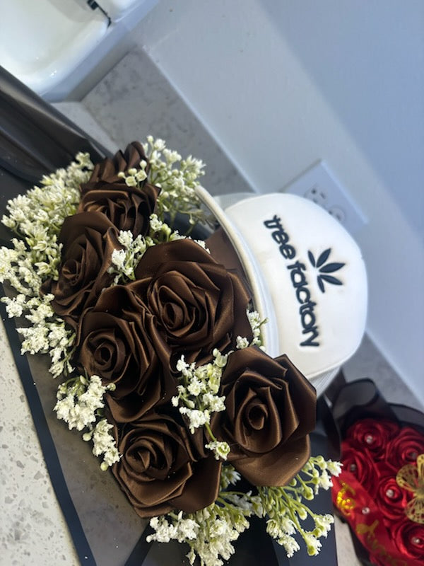 🎩🌹 Custom Hat Bouquet (ETERNAL ROSES) 💐✨